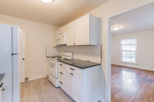 Building Photo - 1017 W End Blvd