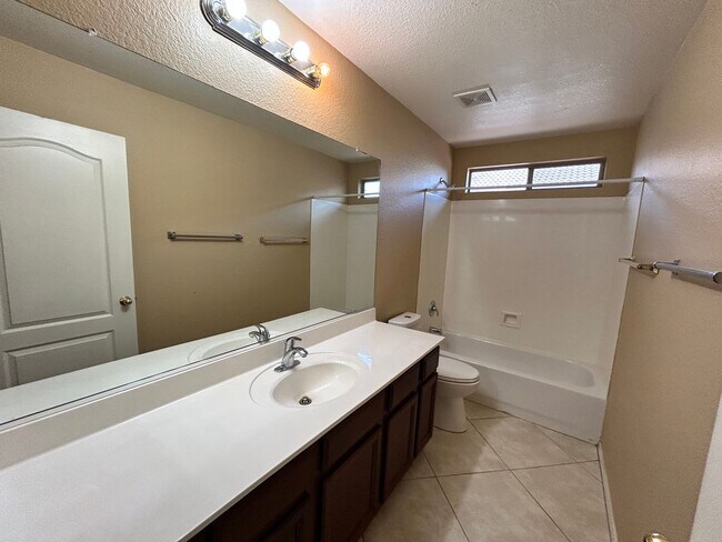 Building Photo - ? Large 4Bdm 3Ba Avondale Home *NO* Carpet ?
