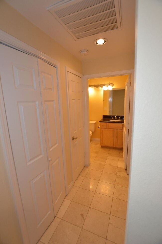 Building Photo - Meridian - Unfurnished 2 Bdrm / 2 Ba Condo - 1 1/2 Blocks off the Strip