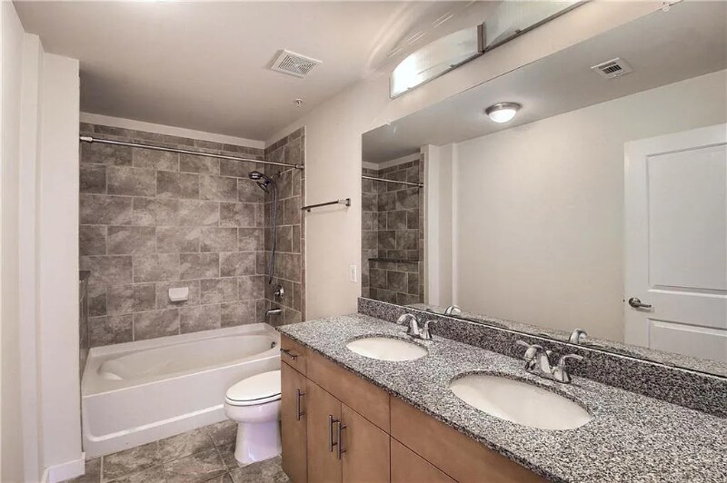Building Photo - 360 Nueces St