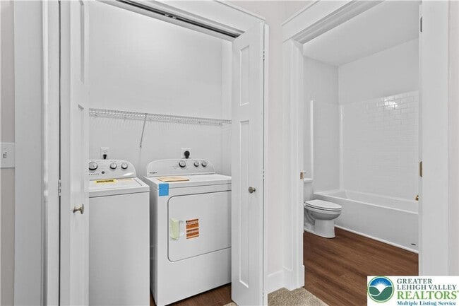 Building Photo - 1674 Best Pl