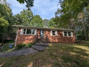 Building Photo - 17 Lakeside Dr
