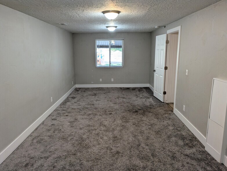 Primary Bedroom - 3771 Orchard Ave