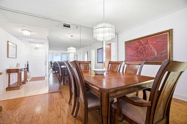 Building Photo - 3507 Oaks Way