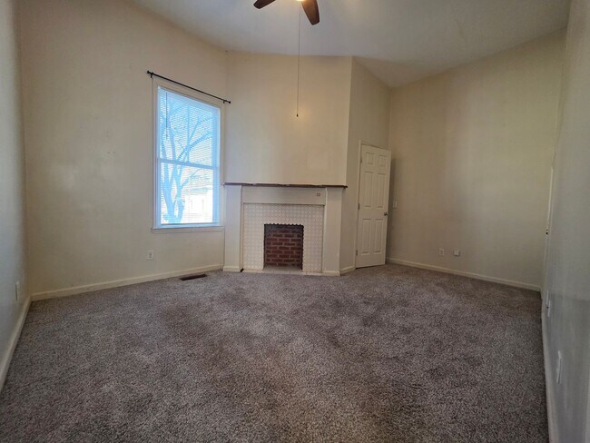 Building Photo - 1102 E 33rd St