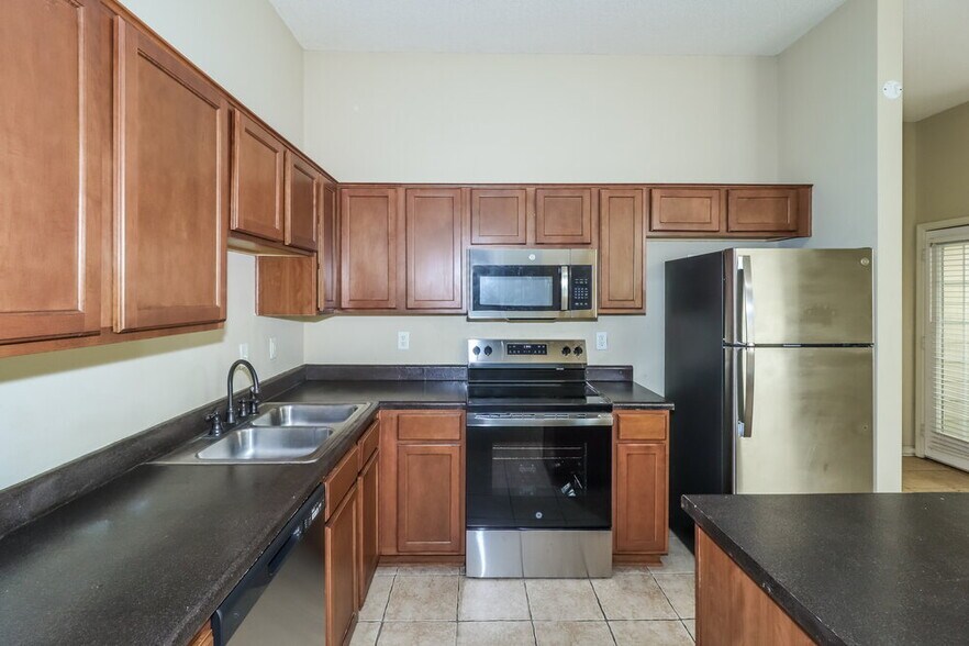 Building Photo - 6804 Kamali Ave