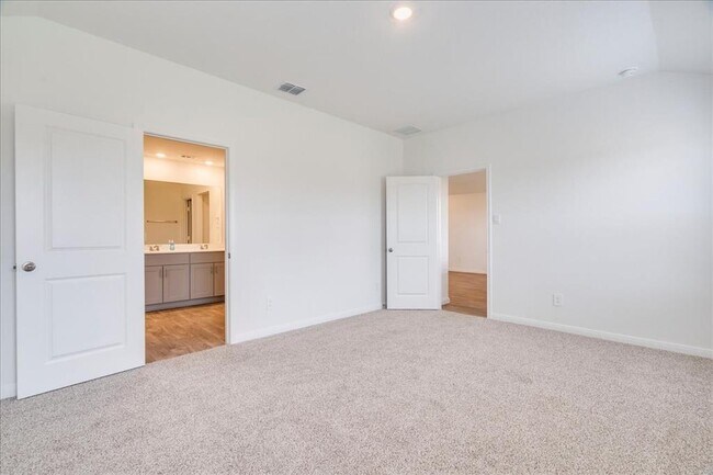 Building Photo - 264 Denali Dr