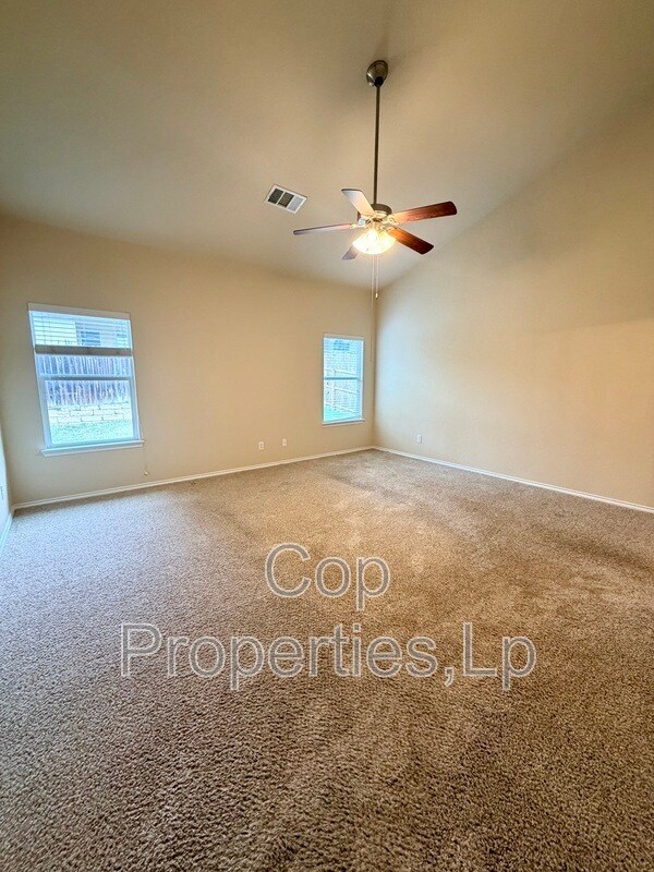 Building Photo - 741 Clearbrook Ave