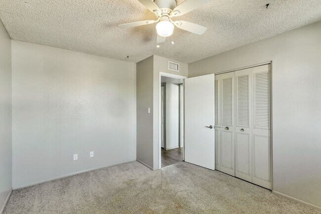 Building Photo - 3511 S Alder Dr