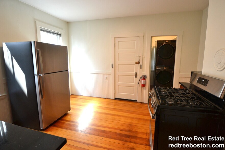 Building Photo - 82 Montebello Rd