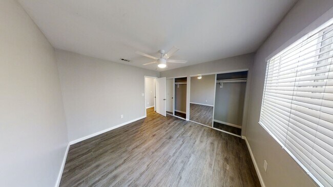 Building Photo - Large Property w/ 2 Kitchens!!