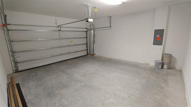 Building Photo - 5164 Course Dr