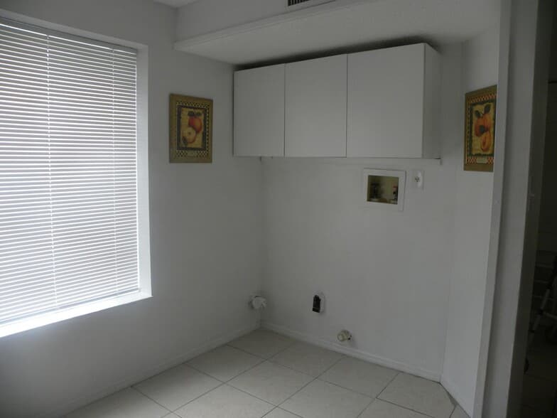 Building Photo - 4966 Sanoma Village