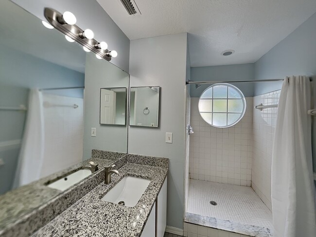 Building Photo - 2020 Royal Bay Blvd