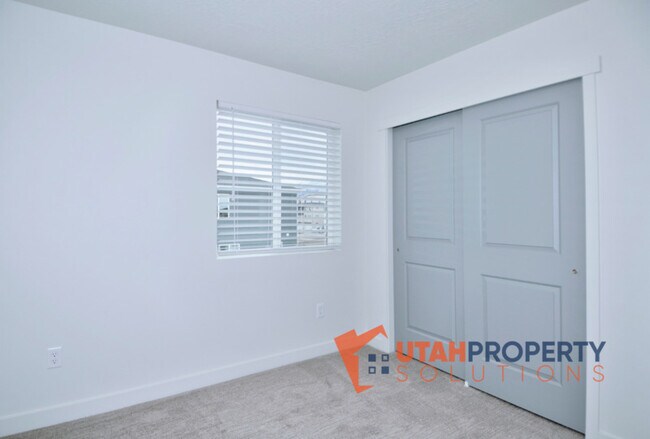 Building Photo - 421 S 960 W
