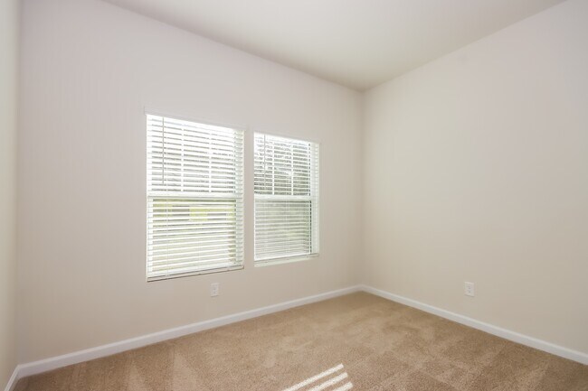 Building Photo - 176 Nottingham Rd