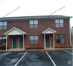 Building Photo - Townhome in Fountain Inn