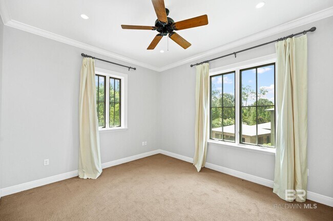 Building Photo - 32511 Water View Dr E