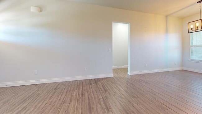 Building Photo - 13638 Northeast Lafayette Drive