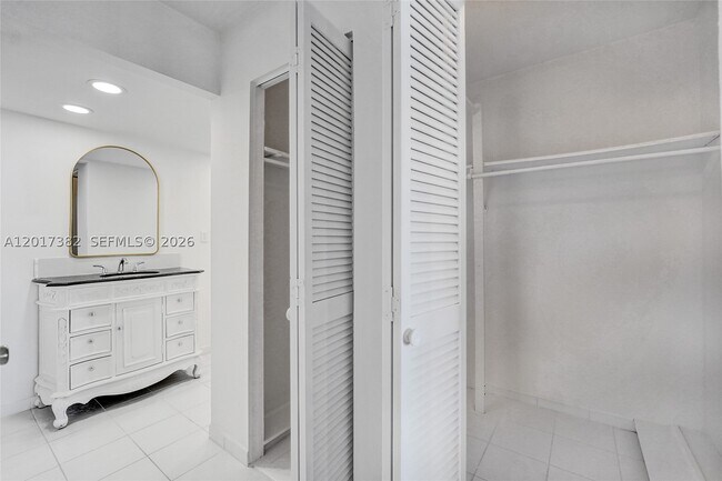 Building Photo - 1600 S Ocean Dr