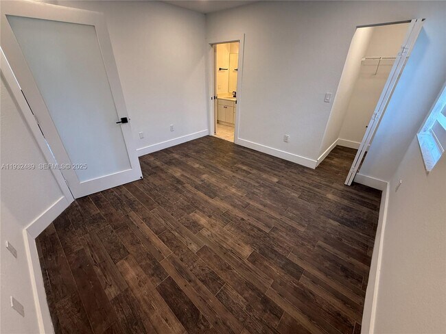 Building Photo - 107 SE 22nd Terrace