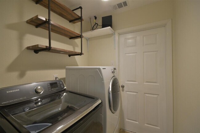 Building Photo - 1420 Sweet Gum Ln