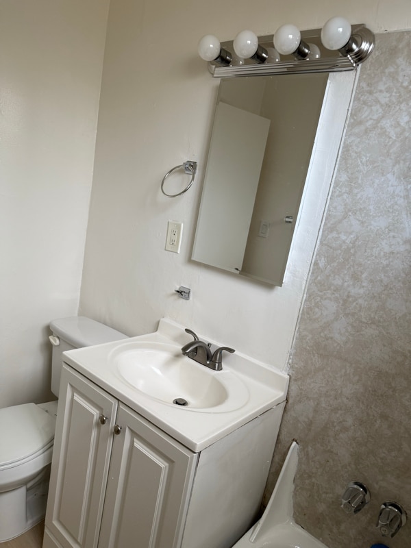 Building Photo - 1070 Gardenia Ave