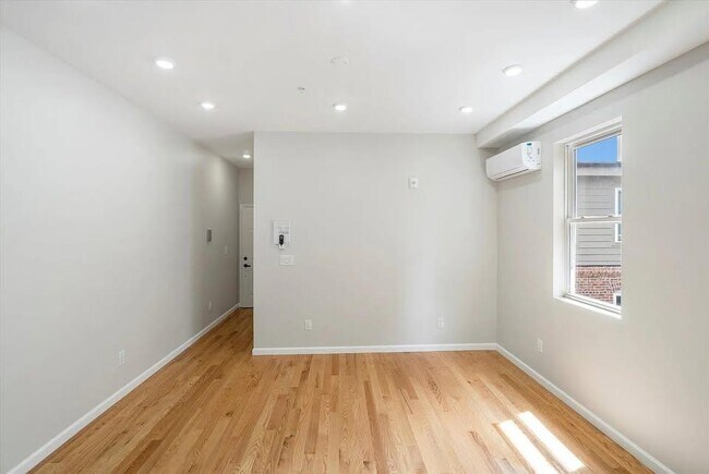 Building Photo - 334 St Paul St