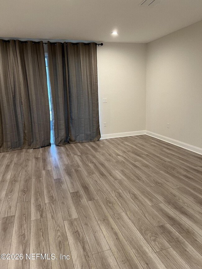 Building Photo - 504 Blue Daze St