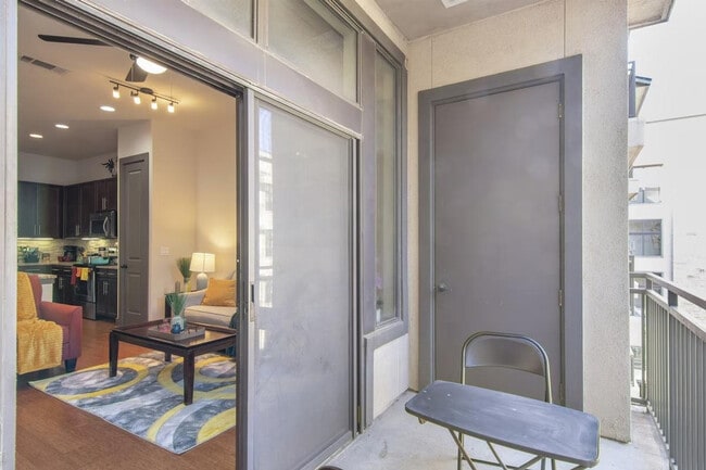 Building Photo - 5351 W Alabama St