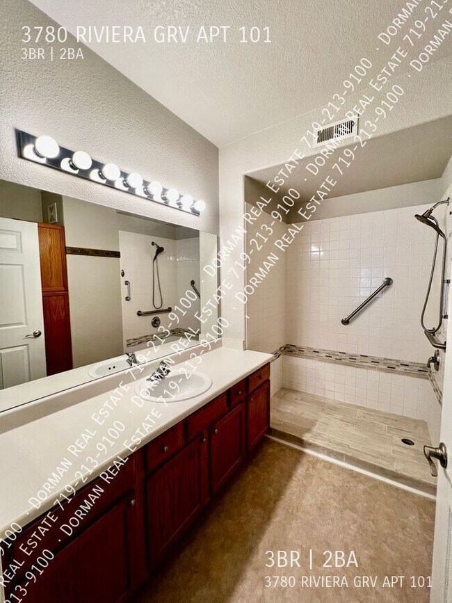Building Photo - 3780 Riviera Grove