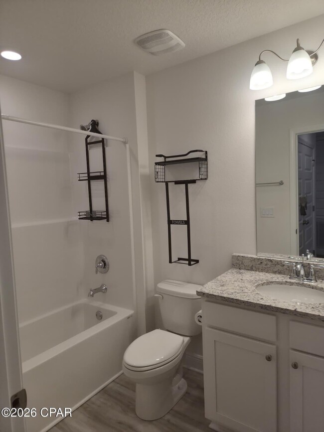 Building Photo - 460 Melrose Wy