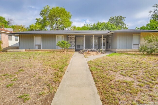 Building Photo - 117 Brettonwood Dr