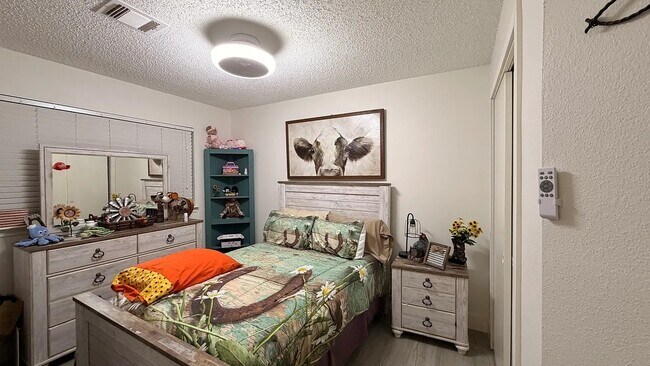 Building Photo - 3211 S Peach Hollow Cir