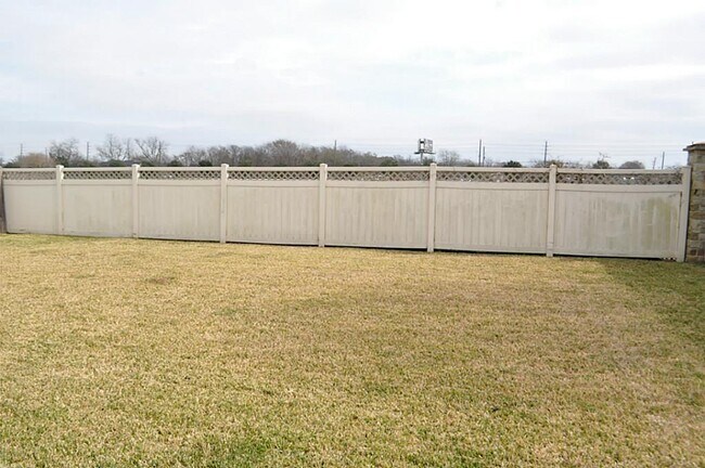 Building Photo - 210 Briar Trace Ln