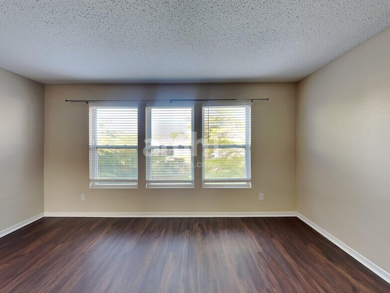 Building Photo - 15233 Beam St