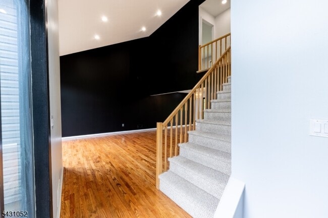 Building Photo - 9 Wick Ln