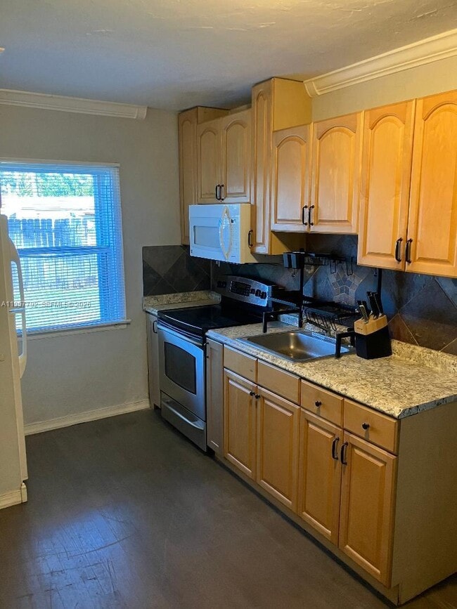 Building Photo - 2127 Wilson St