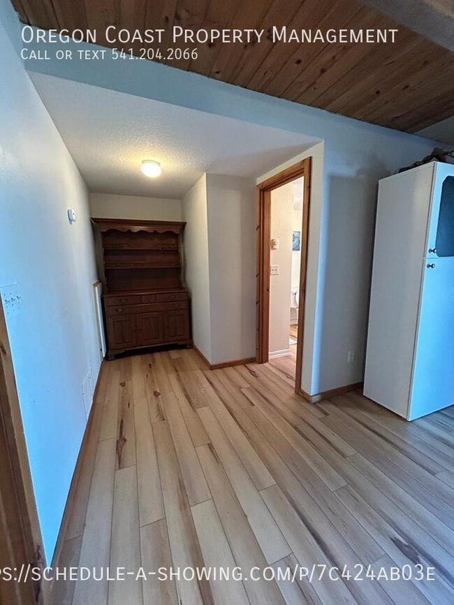Building Photo - 3747 NE Johns Loop