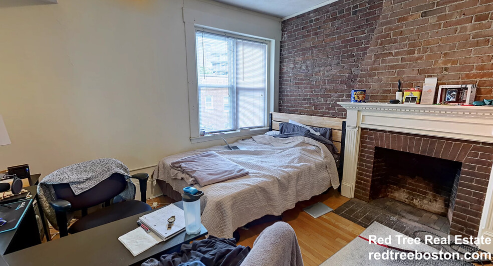 Apt 3 - 1402 Beacon St