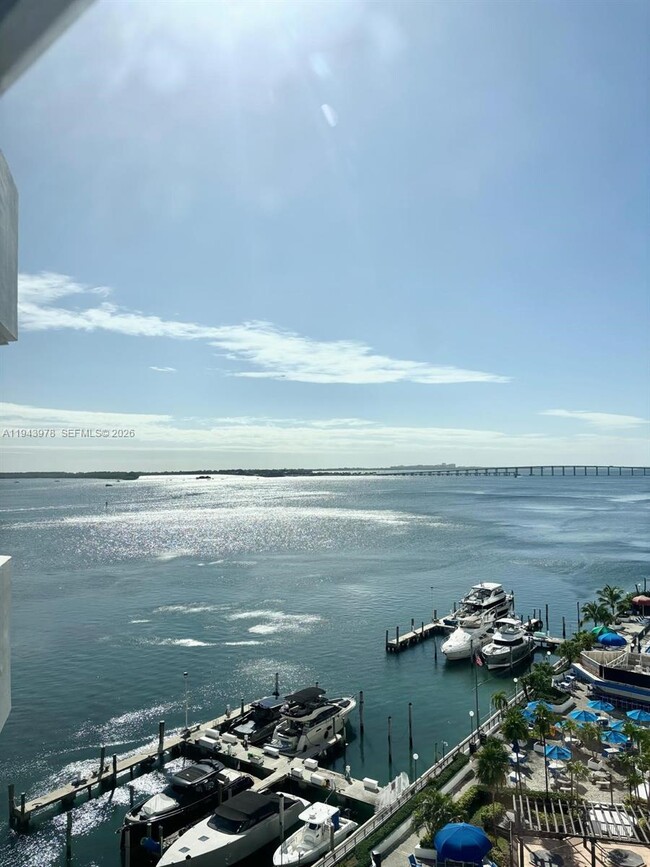 Building Photo - 801 Brickell Bay Dr