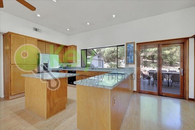 Building Photo - 3556 Mesa Verdes Dr