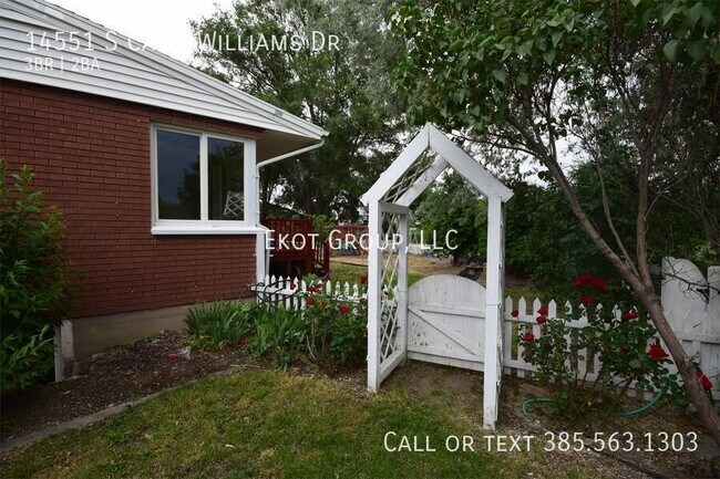 Building Photo - 14551 S Camp Williams Rd