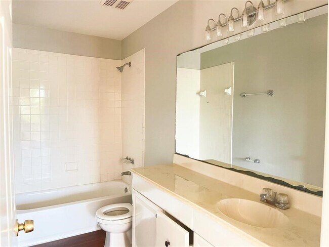 Building Photo - 6638 Chantalle Dr