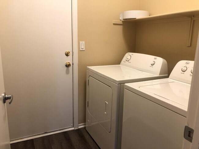 Building Photo - 1204 E Malibu Sands Ave