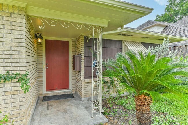Building Photo - 3022 Broadmead Dr