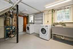 Building Photo - 8 Spruce Park