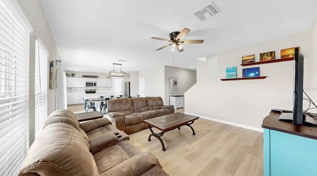 Building Photo - Spacious 5bed - With Amenities!