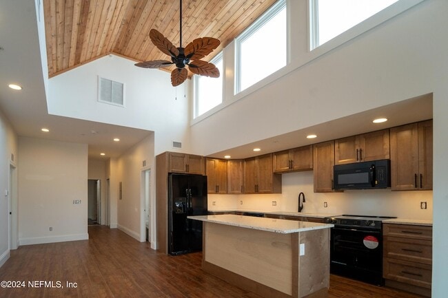 Building Photo - 11 Aviles Street