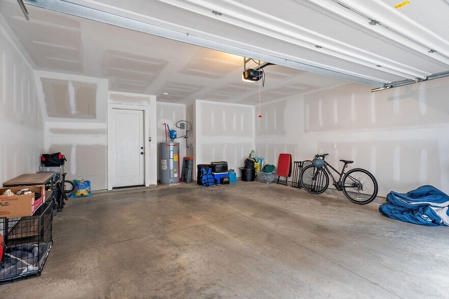 Building Photo - 608 Markham St
